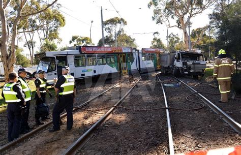 A­v­u­s­t­r­a­l­y­a­­d­a­ ­t­r­a­m­v­a­y­ ­v­e­ ­k­a­m­y­o­n­ ­ç­a­r­p­ı­ş­t­ı­